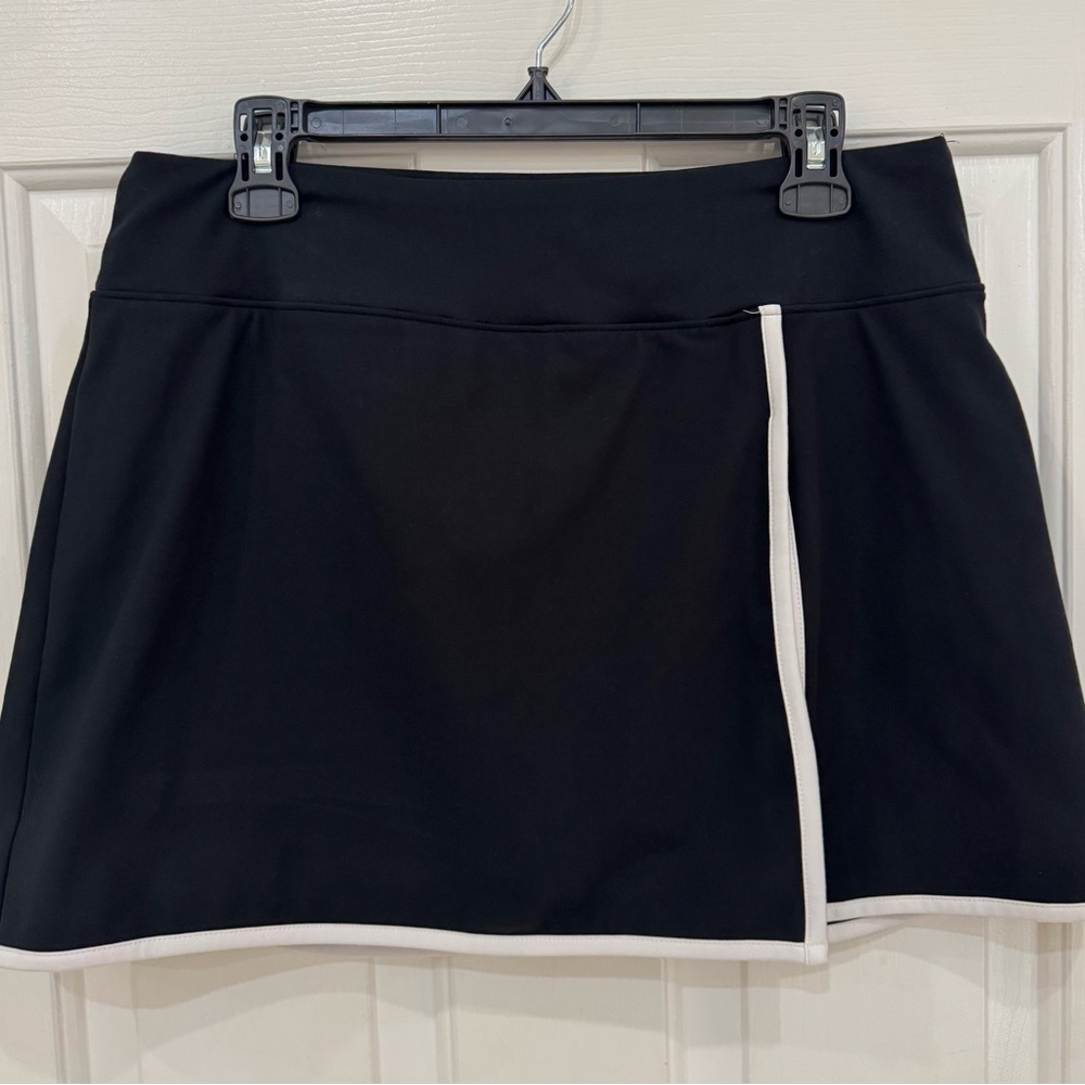Women’s Athletic Skort. Black with white trim. Size Large.